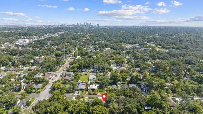 Building Photo - 309 W South Ave