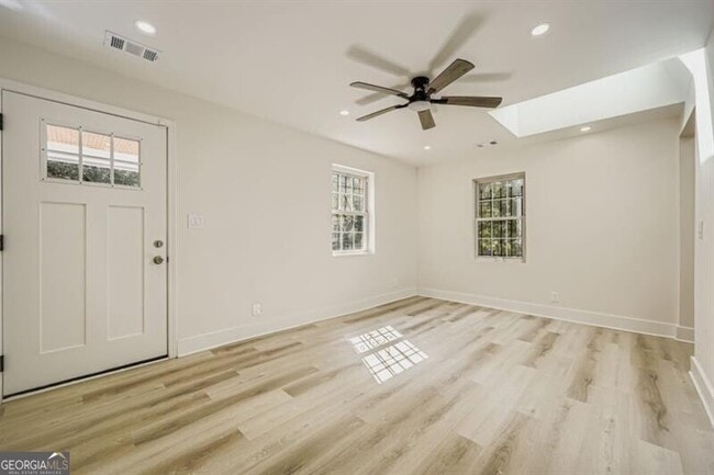 Building Photo - 3099 Delowe Dr