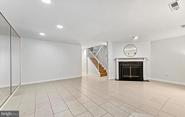 Building Photo - 1124 25th St NW