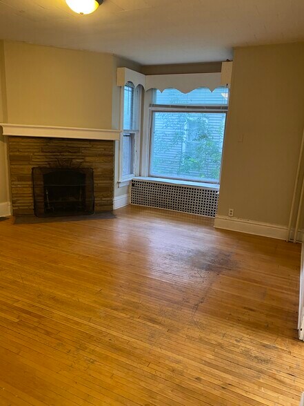 Building Photo - 1511 E 4th St