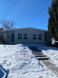 Building Photo - Recently remodeled 3 bed, 1 bath Duplex in...