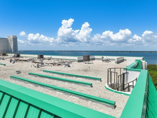 Building Photo - 9900 S Ocean Dr