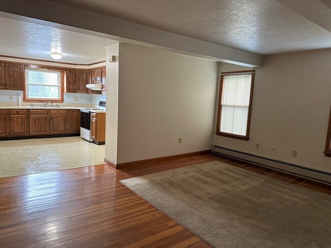 Building Photo - 32 Draper Ave