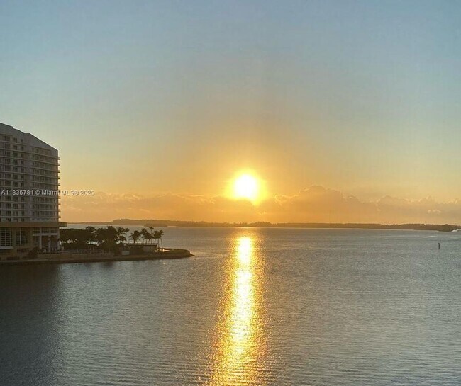 Primary Photo - 801 Brickell Bay Dr