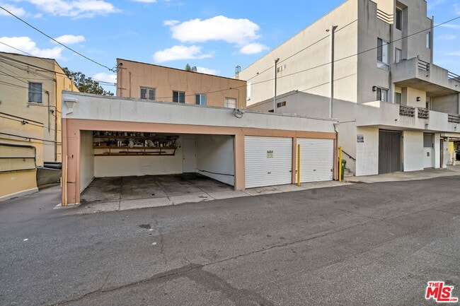 Building Photo - 1142 S Clark Dr