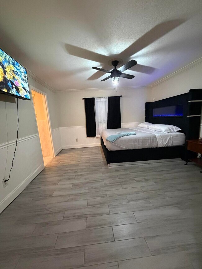 Building Photo - 1207 Australian Ave