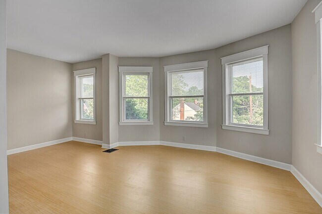 Building Photo - 3036 Urwiler Ave