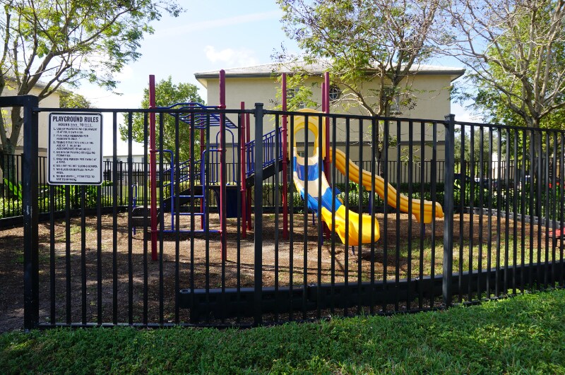 Building Photo - 2026 Nassau Dr
