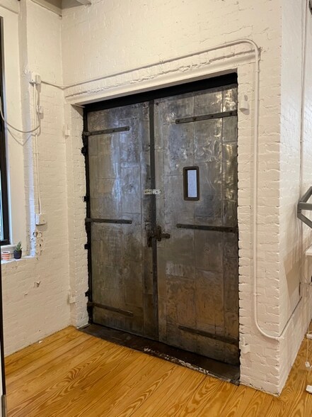 Building Photo - 107 South St