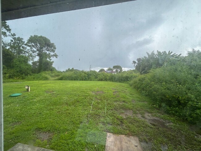 Building Photo - 4756-4758 28 ST SW