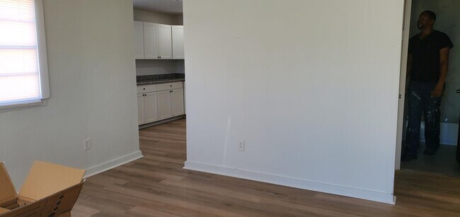 Building Photo - 4815 Pauline Dr