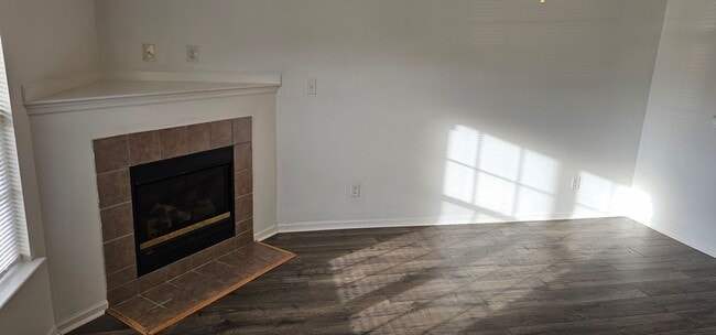 Building Photo - 204 Fairwood Ct