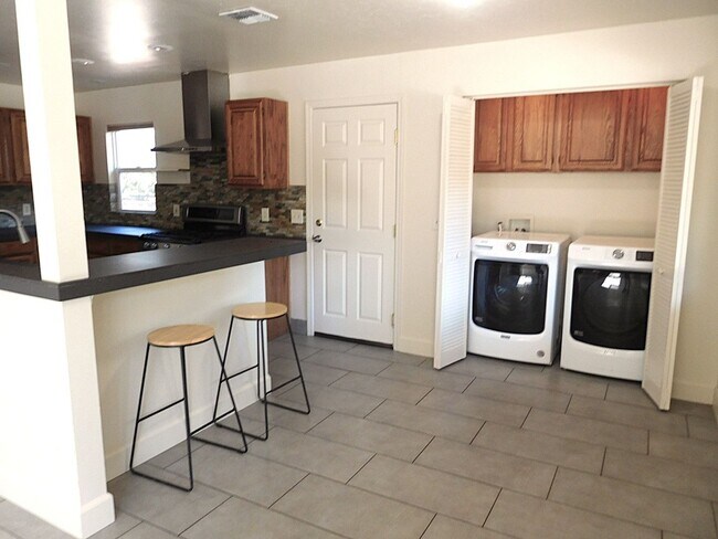 Building Photo - UNR friendly 3 Bedroom , 1 Bath close to campus