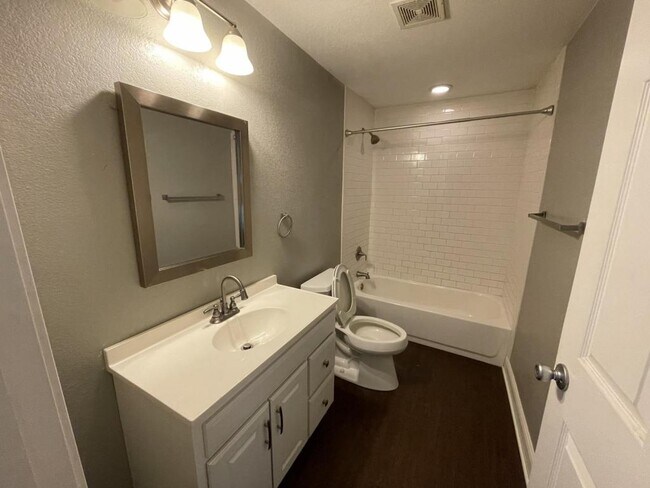 Building Photo - 2304 Washington Avenue Apt.