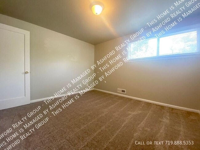 Building Photo - 2215 Bonfoy Ave