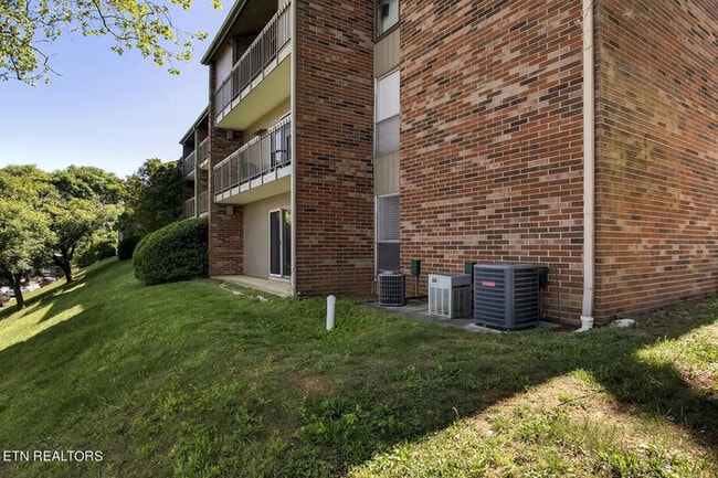Building Photo - 400 Dublin Dr