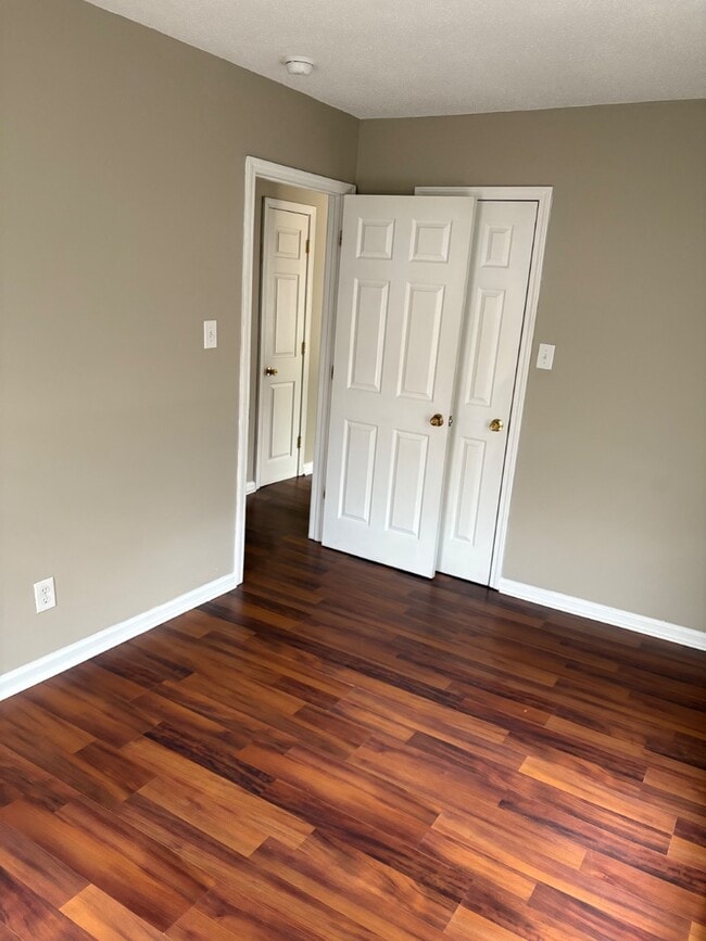 Building Photo - 352 Morton Ave