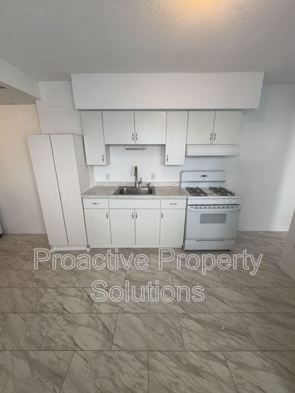 Building Photo - 415-417 17th Ave
