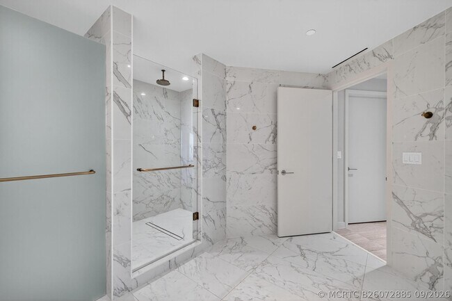 Building Photo - 525 N Fort Lauderdale Beach Blvd
