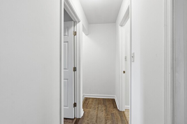 Building Photo - Cozy 2 Bedroom House Available Now!
