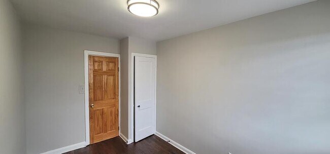 Building Photo - 4933 Edgemere Ave