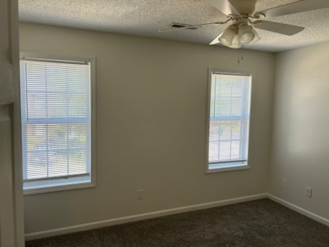 Building Photo - 5050 Lamppost Cir