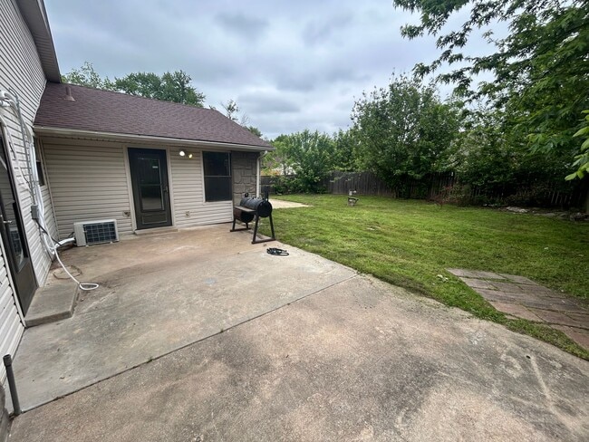 Building Photo - South Tulsa gem!