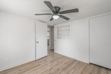 Building Photo - "Charming 2-Bedroom Retreat with Huge Yard...