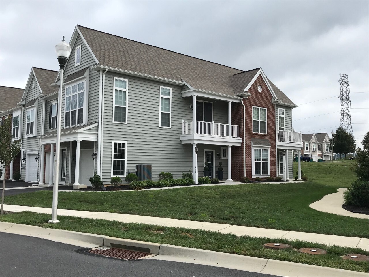 Building Photo - 690 Whitetail Dr