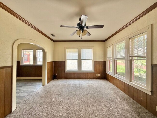 Building Photo - Charming Downtown Living in Tyler! 1 Bedroom 1 Bath! Available Now!