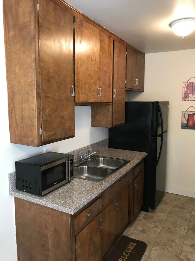 Kitchen - 3214 Castalia Ave