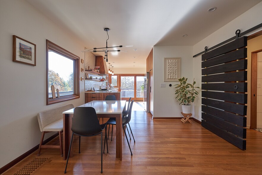 Building Photo - 2111 SE 28th Pl
