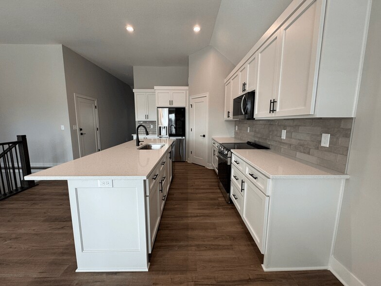 Building Photo - 1342 SW Winthrop Dr