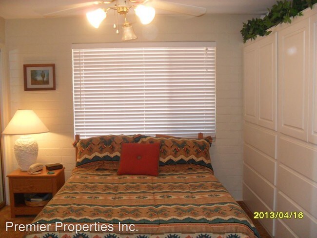 Building Photo - 408 S La Canada Dr