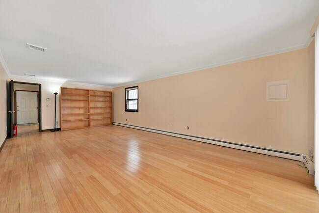 Building Photo - 27 Beech St