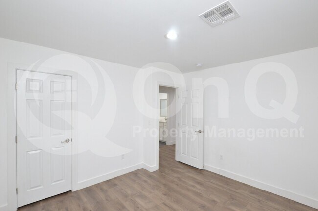 Building Photo - 2055 E Orange St.