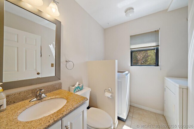 Building Photo - 860 Bella Vista Ct S