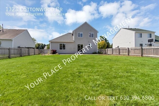 Building Photo - 1323 Cottonwood Dr