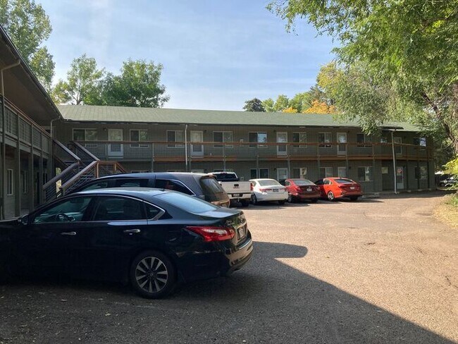 Building Photo - 2 WEEKS FREE! One-bedroom Apartment Near City Park! UTILITIES INCLUDED Gas/Trash/Water/Sewer