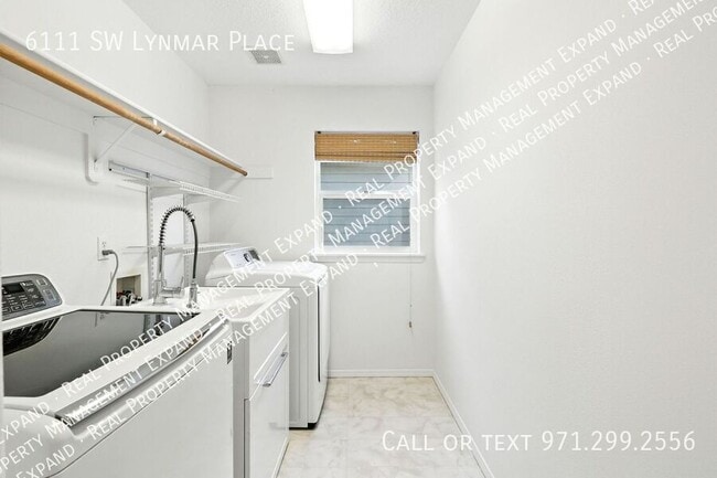 Building Photo - 6111 SW Lynmar Pl