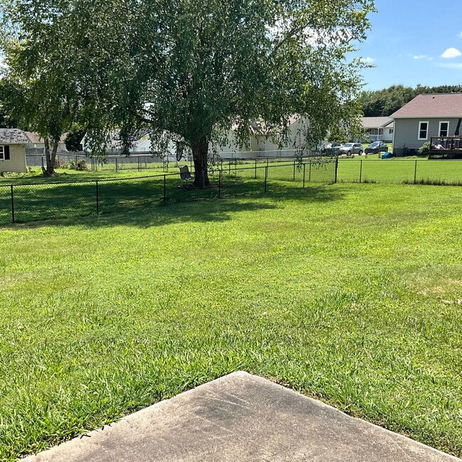 Building Photo - Home with 3 Bedrooms, 2 Baths with 2 Car G...