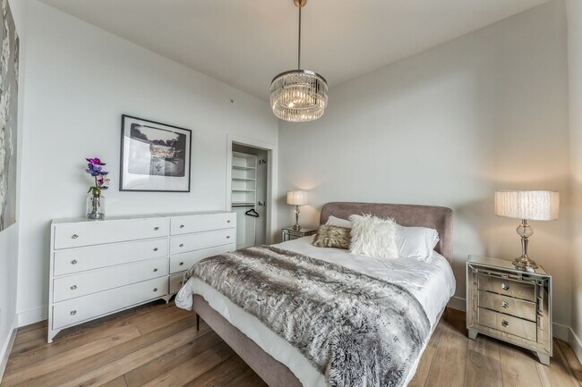 Building Photo - DOWNTOWN AUSTIN CONDO ON RAINEY STREET!! 1 BEDROOM 1 BATH - FULLY FURNISHED