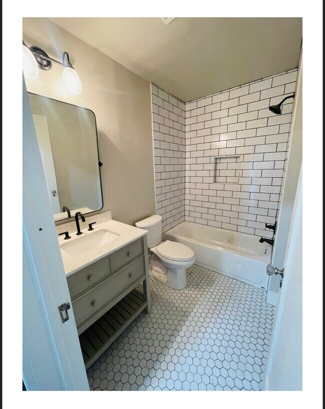 Building Photo - 2538 NW 21st St