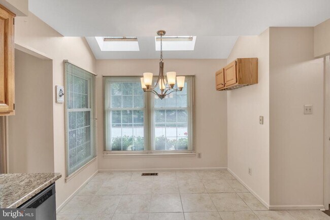 Building Photo - 48 Stonehurst Ct