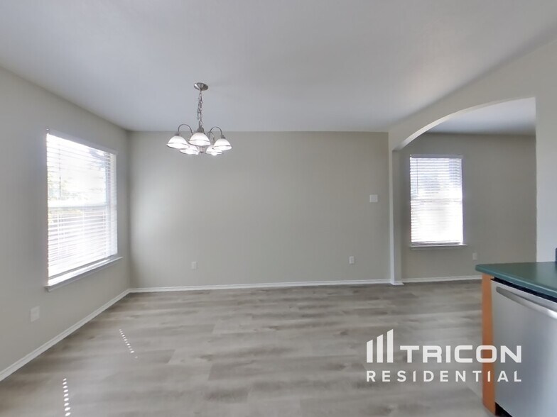 Building Photo - 228 Fall Creek Dr