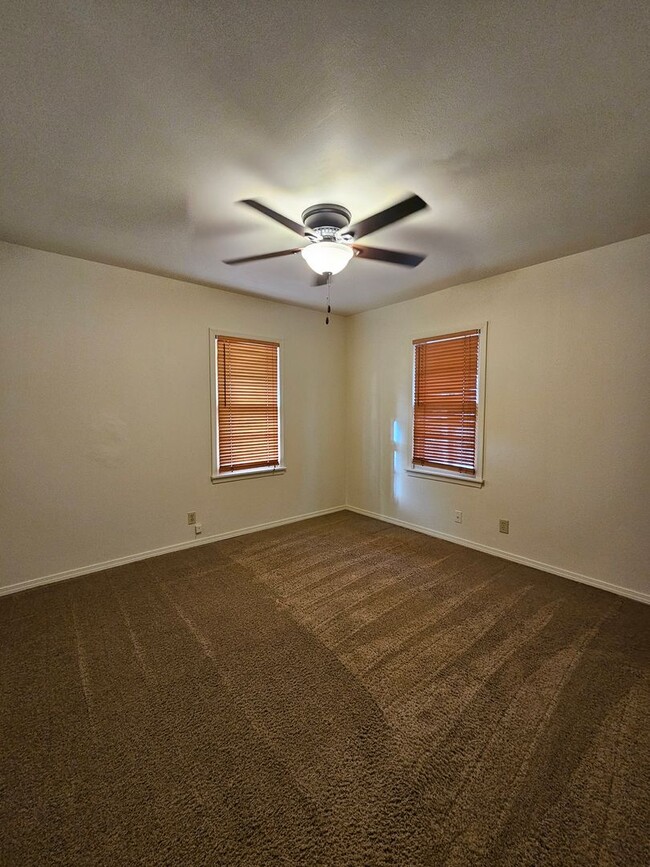 Building Photo - 2 BED | 1 BATH | ROBBINSDALE | SINGLE-LEVE...