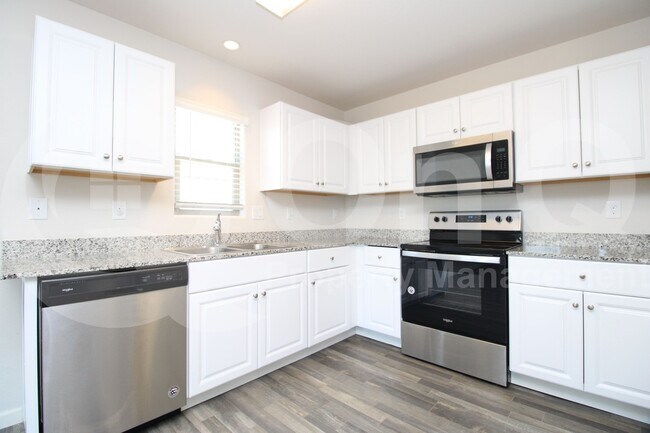 Building Photo - 961 W Verde Ln