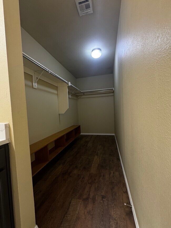 Building Photo - 14724 S Fern Pl