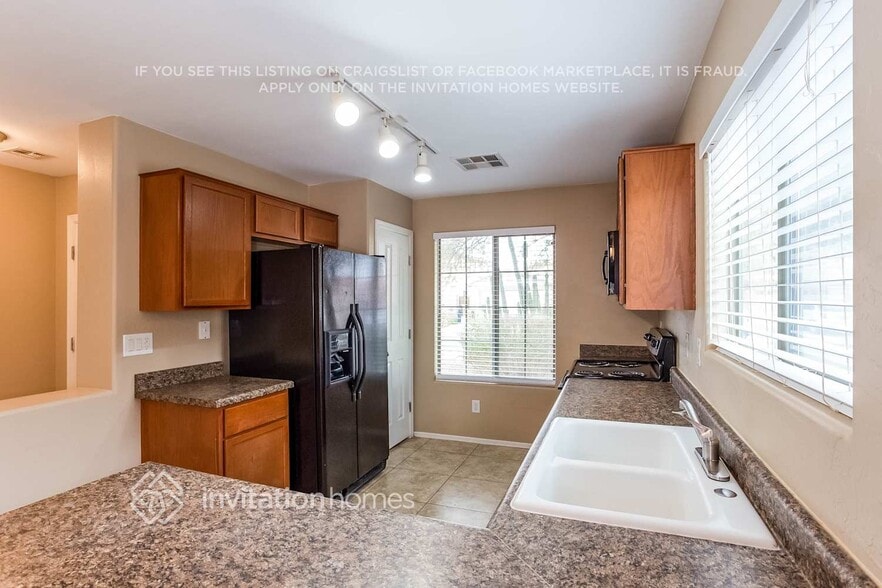 Building Photo - 45373 W Desert Garden Rd