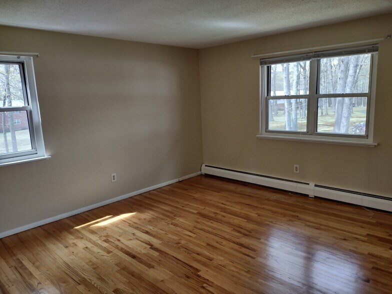 Building Photo - 482 Oak Ave